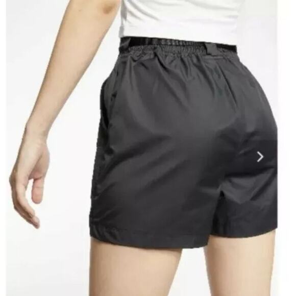 Nike Women's Glossy Black Loose Fit Woven Belted Shorts Size Medium - Picture 2 of 7